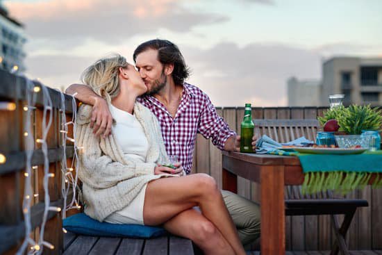 kiss on a first date