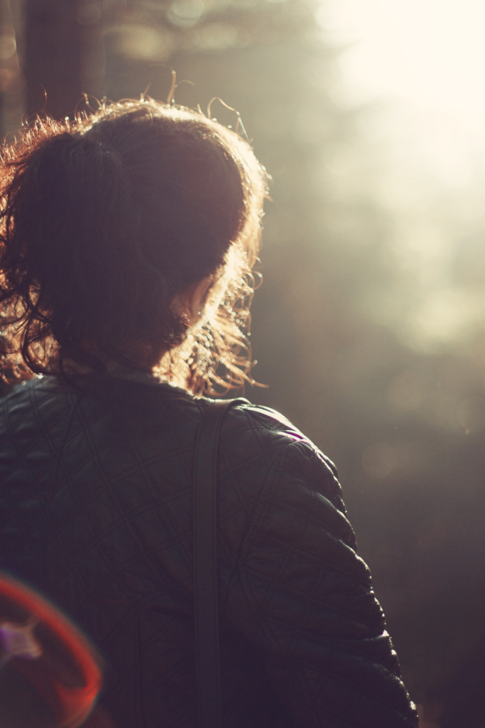 10 SURE SIGNS HE PRETENDS TO LOVE YOU