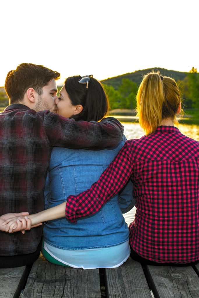 Habits That Kill New Relationships Fast