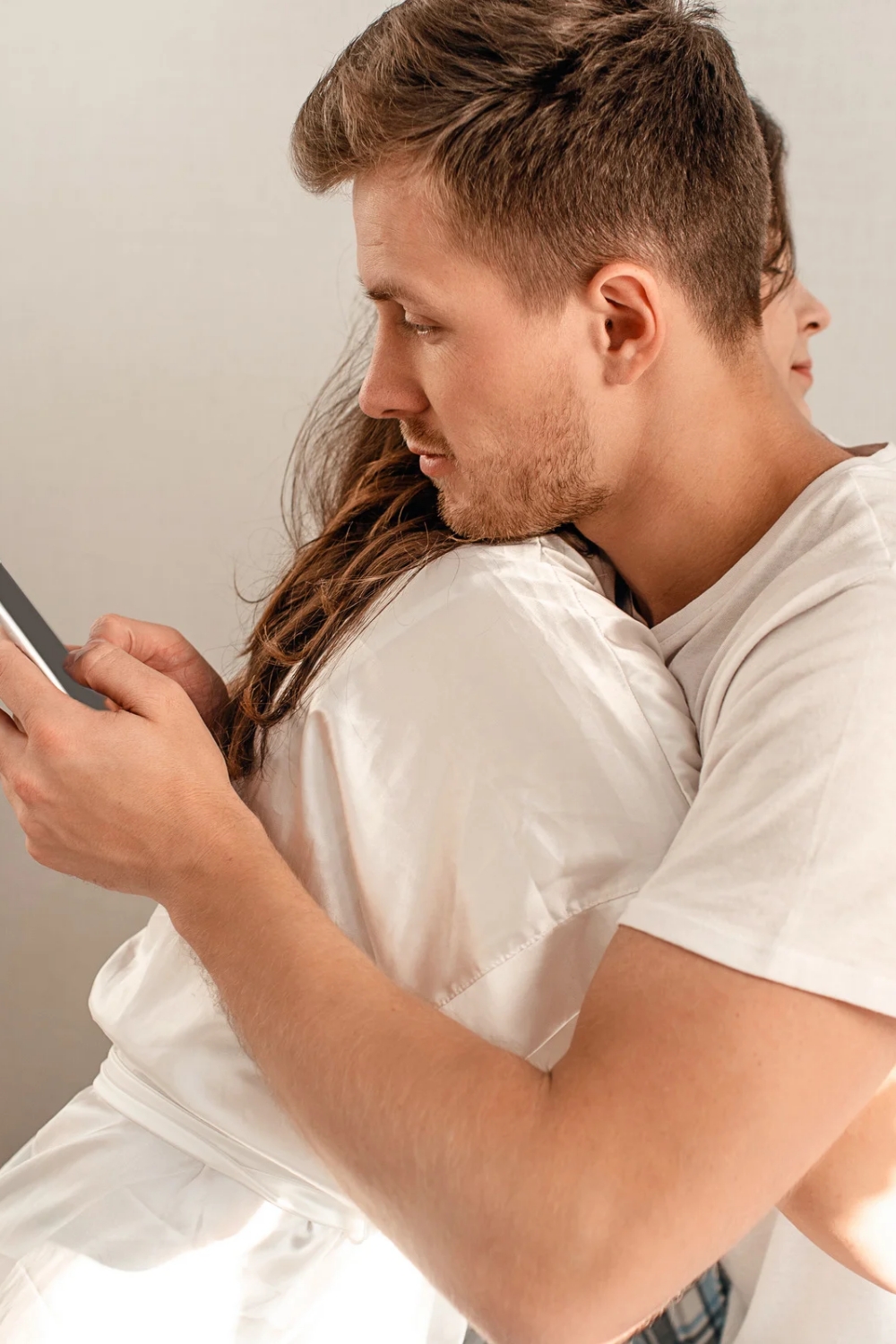 Things to Look Out for When Your Husband or Wife is Having an Extramarital Affair