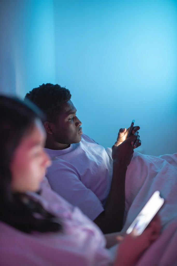Ways Technology Shapes Modern Love and Marriages